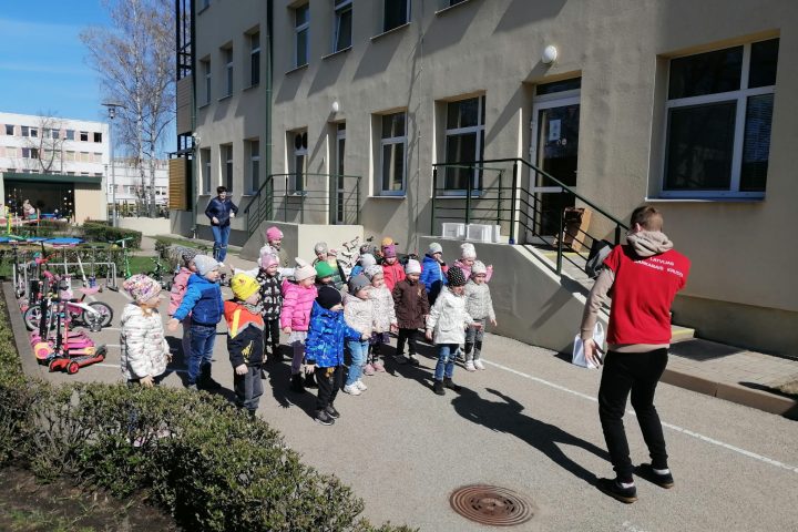 Draugos ar Latvijas Sarkano krustu