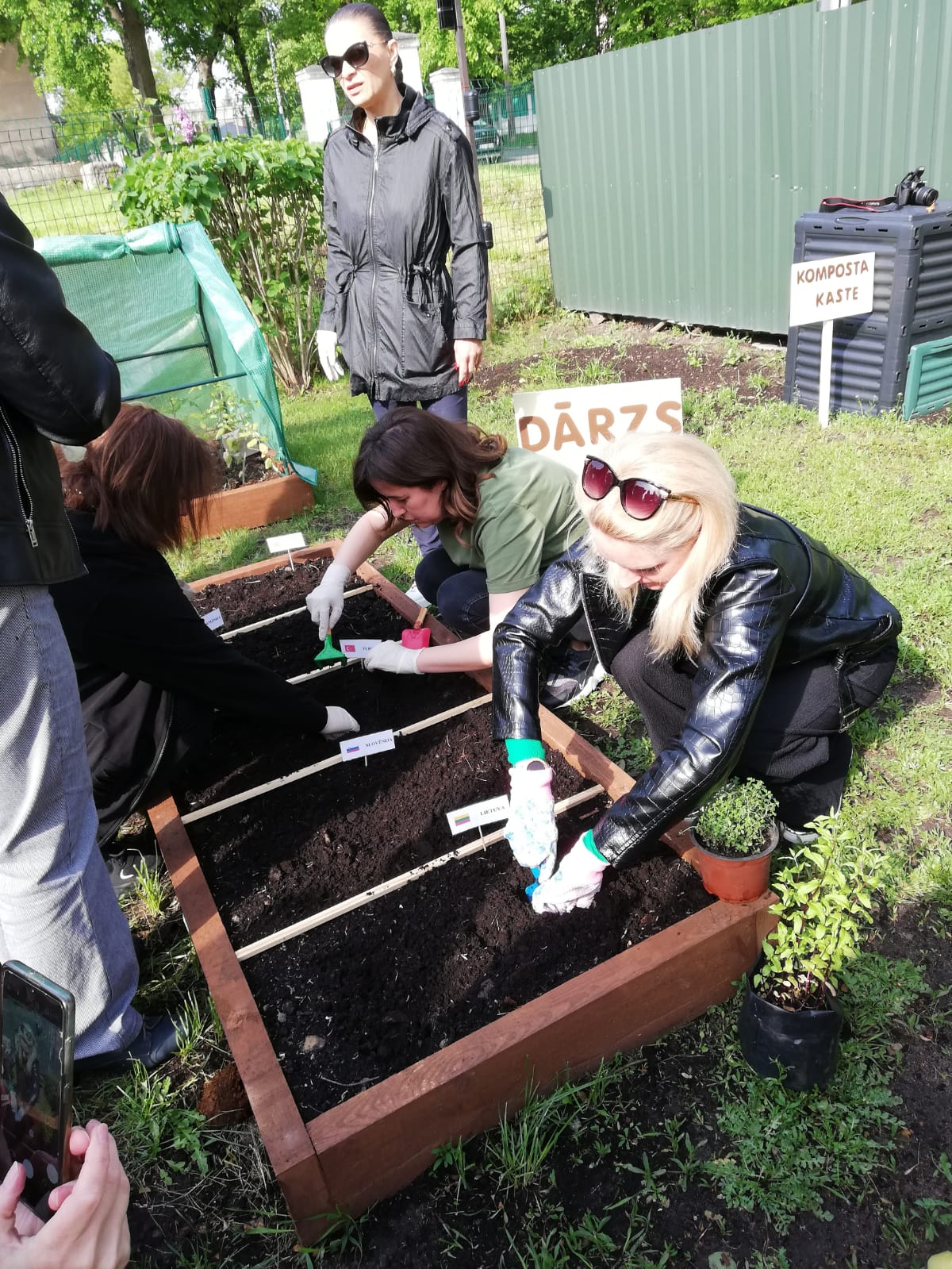 f0b857d8-74a3-4fa7-8557-3c7912beb1d2