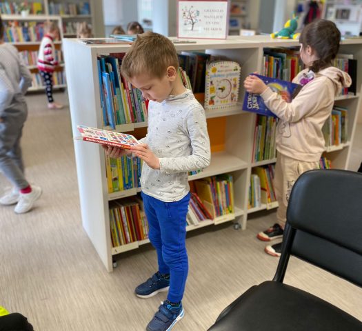 Ciemos pie grāmatām 2